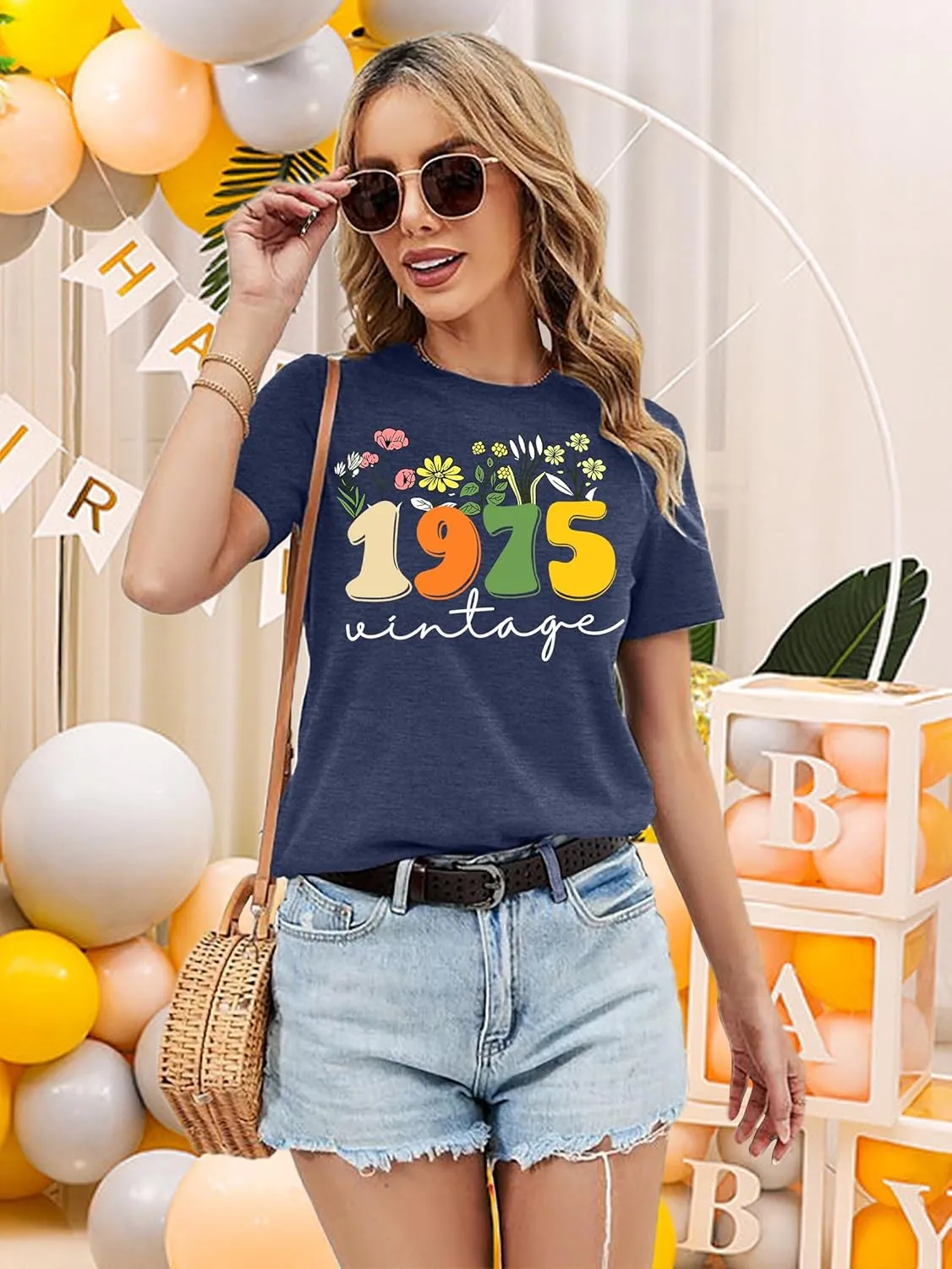 50th Birthday Gifts for Women Fifty Birthday Shirts: Vintage 1975 Shirt 50 Years Old Birthday Party Graphic T-Shirt