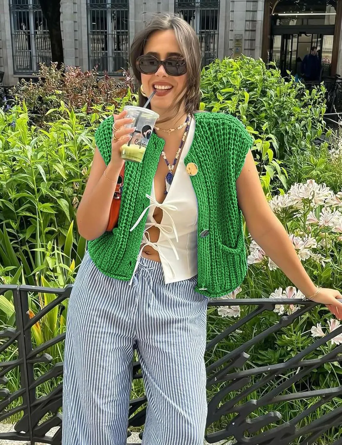 Wyeysyt Sweater Vest Women Sleeveless Crop Knit Cardigan Casual Button Down Cropped Knitted Sweater Vest with Pockets
